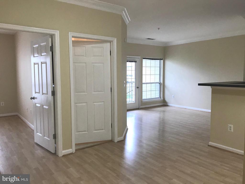 4870 EISENHOWER AVENUE Unit: 306