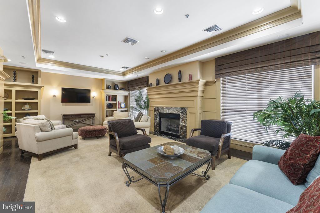 4870 EISENHOWER AVENUE Unit: 306
