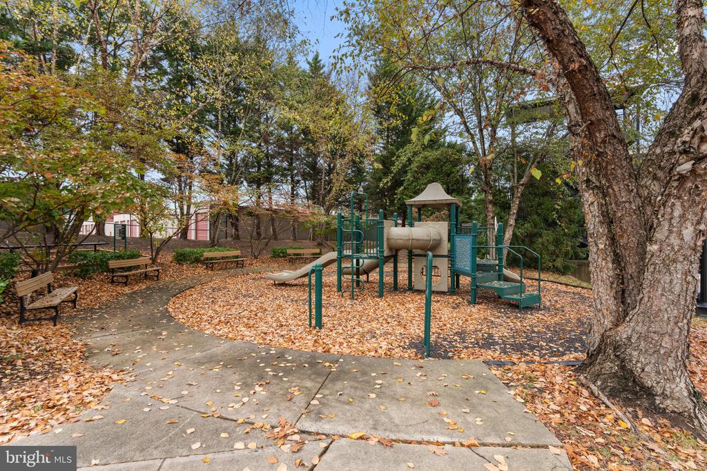 4870 EISENHOWER AVENUE Unit: 306