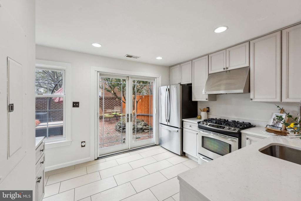 530 S ALFRED STREET