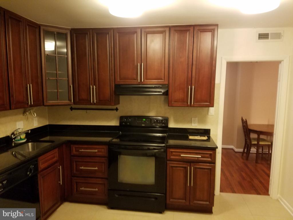 134 ROBERTS LANE Unit: 402