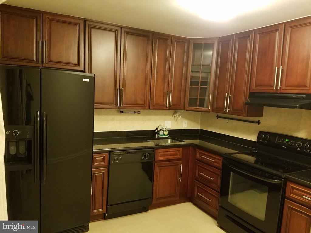 134 ROBERTS LANE Unit: 402