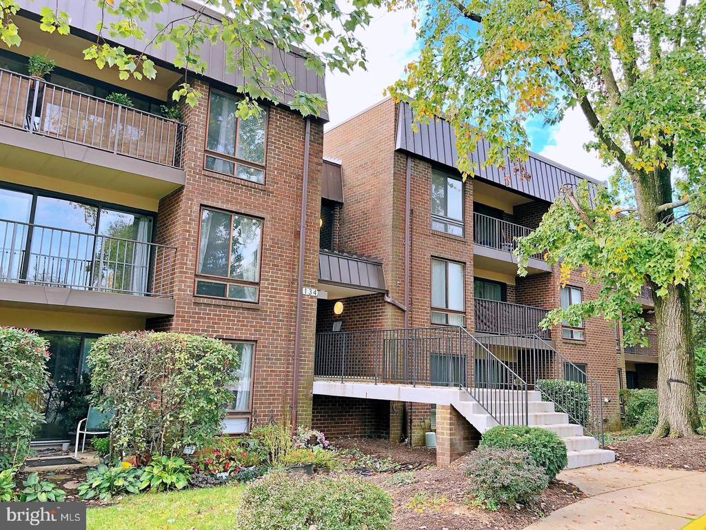 134 ROBERTS LANE Unit: 402