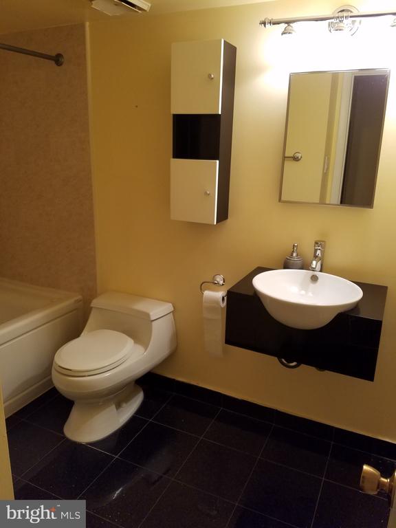 134 ROBERTS LANE Unit: 402