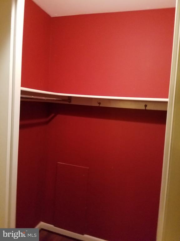 134 ROBERTS LANE Unit: 402