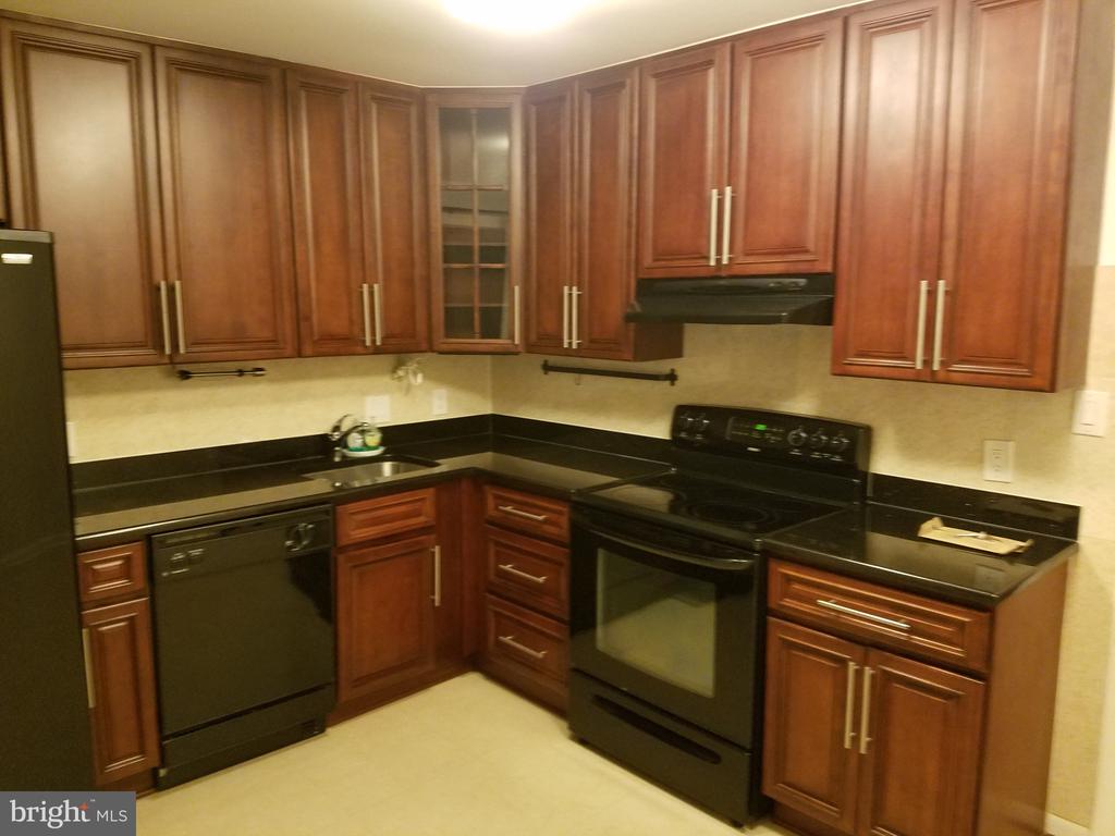 134 ROBERTS LANE Unit: 402