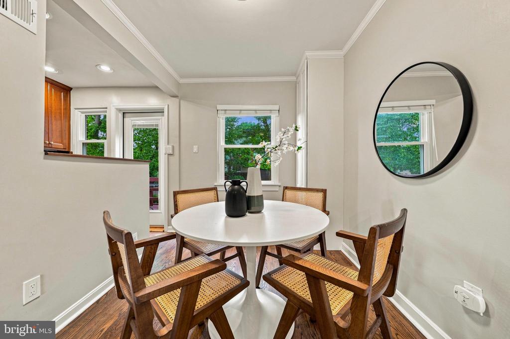 8 E MASONIC VIEW AVENUE