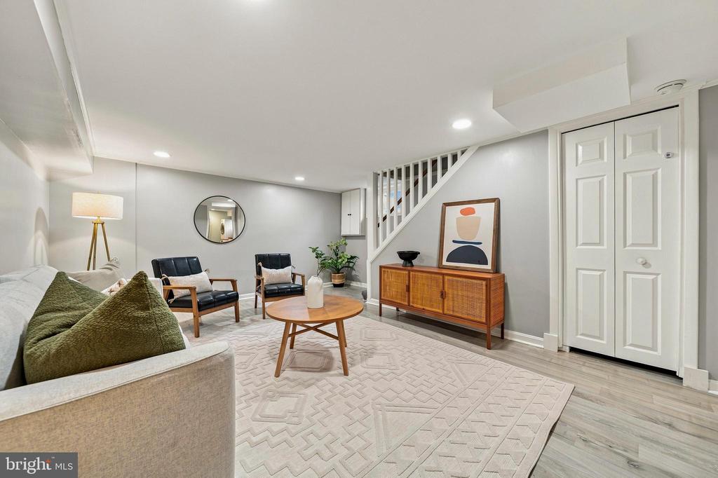 8 E MASONIC VIEW AVENUE