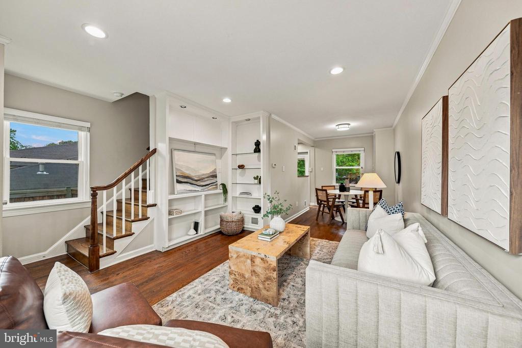 8 E MASONIC VIEW AVENUE