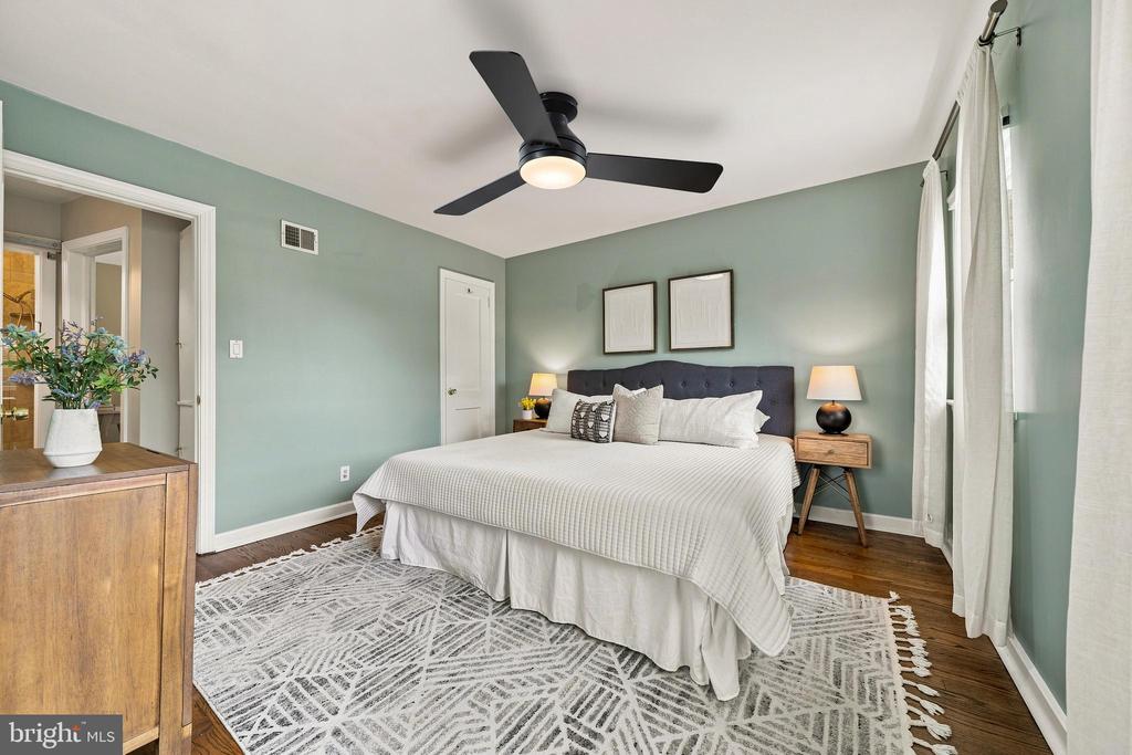 8 E MASONIC VIEW AVENUE