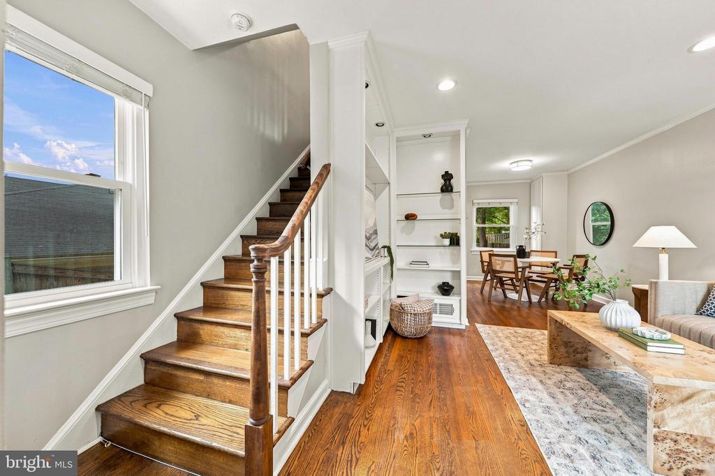 8 E MASONIC VIEW AVENUE