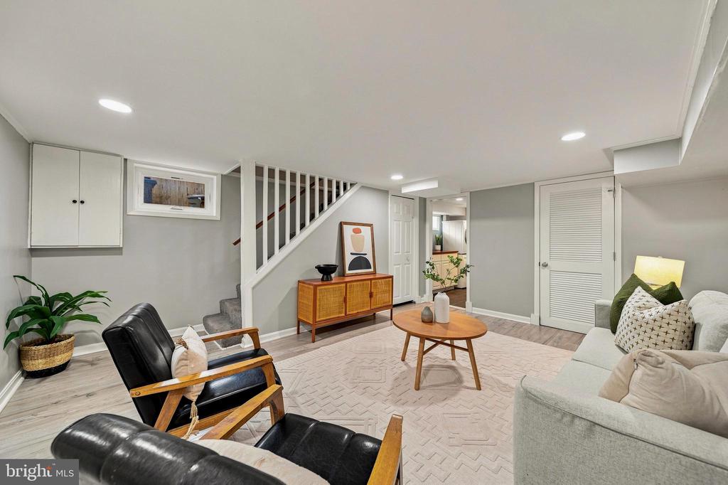 8 E MASONIC VIEW AVENUE