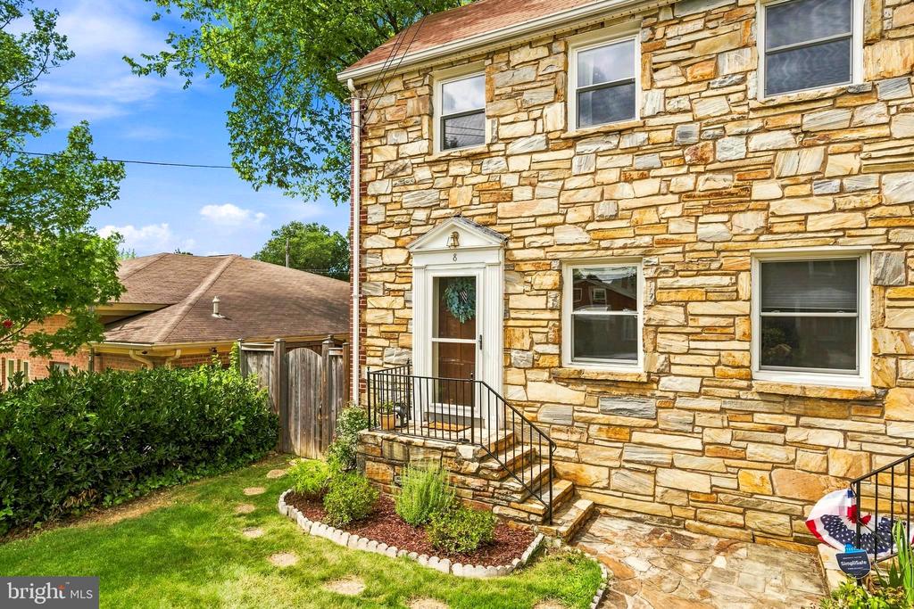 8 E MASONIC VIEW AVENUE