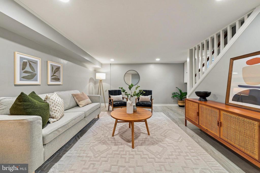 8 E MASONIC VIEW AVENUE
