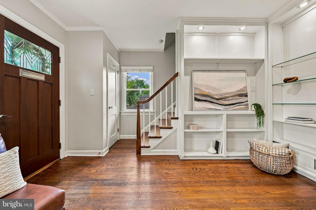 8 E MASONIC VIEW AVENUE