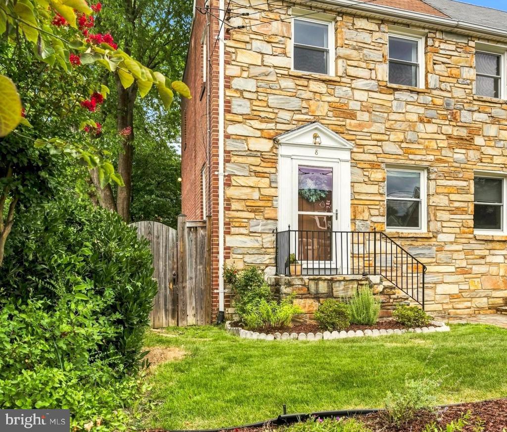 8 E MASONIC VIEW AVENUE