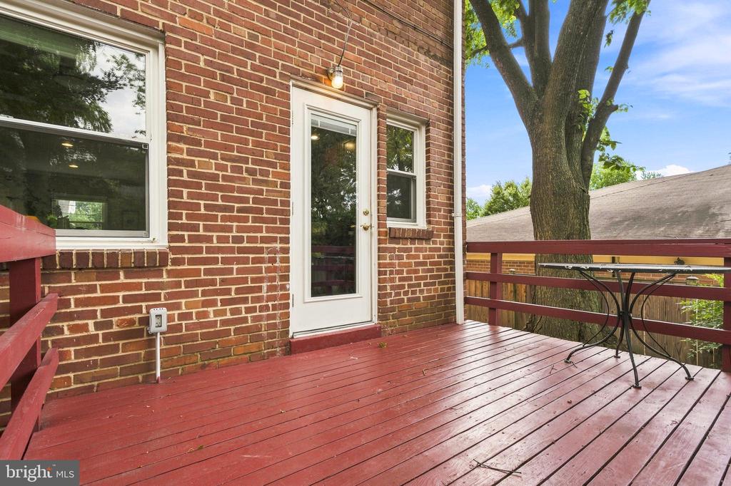 8 E MASONIC VIEW AVENUE