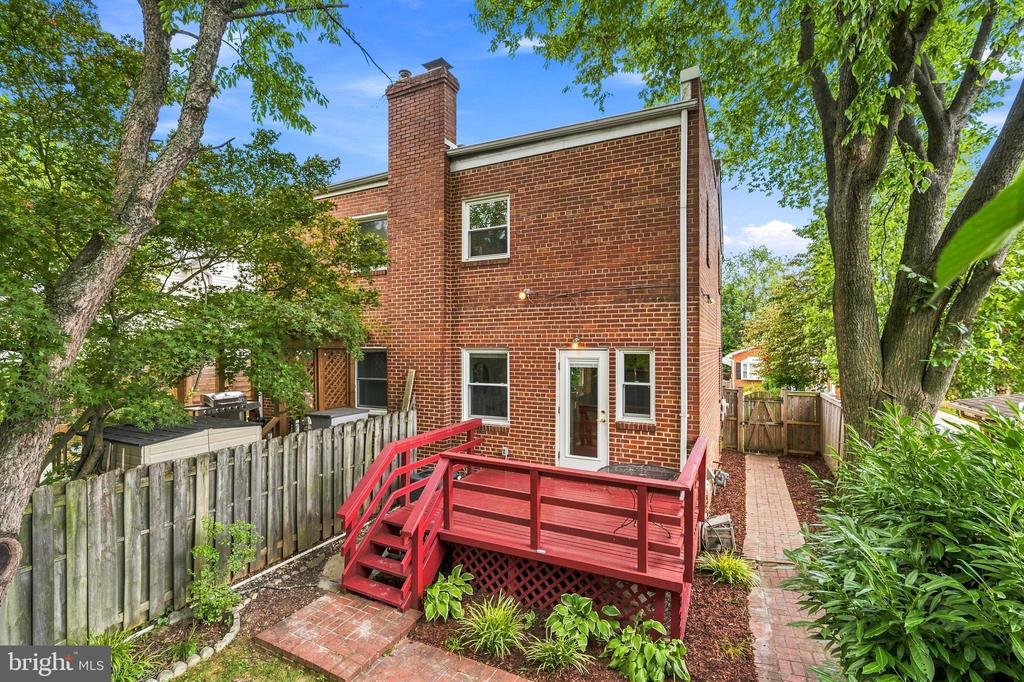 8 E MASONIC VIEW AVENUE