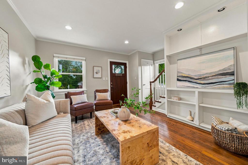 8 E MASONIC VIEW AVENUE