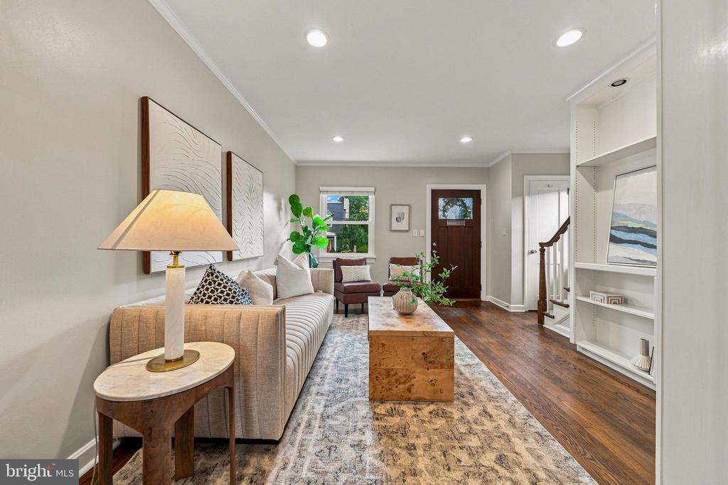 8 E MASONIC VIEW AVENUE