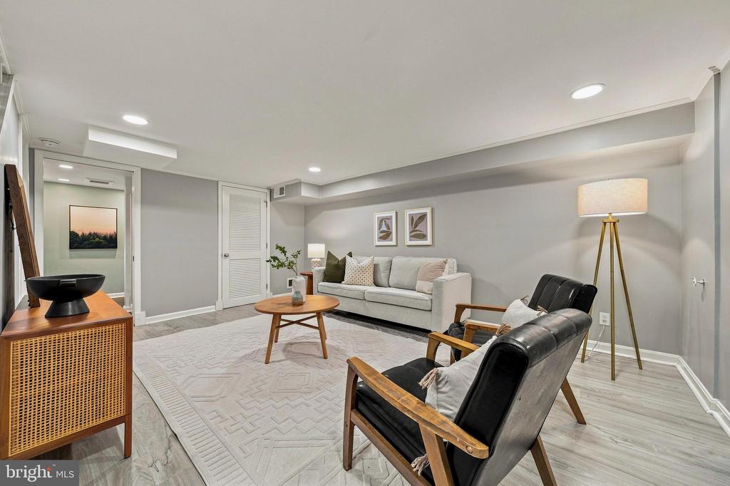8 E MASONIC VIEW AVENUE