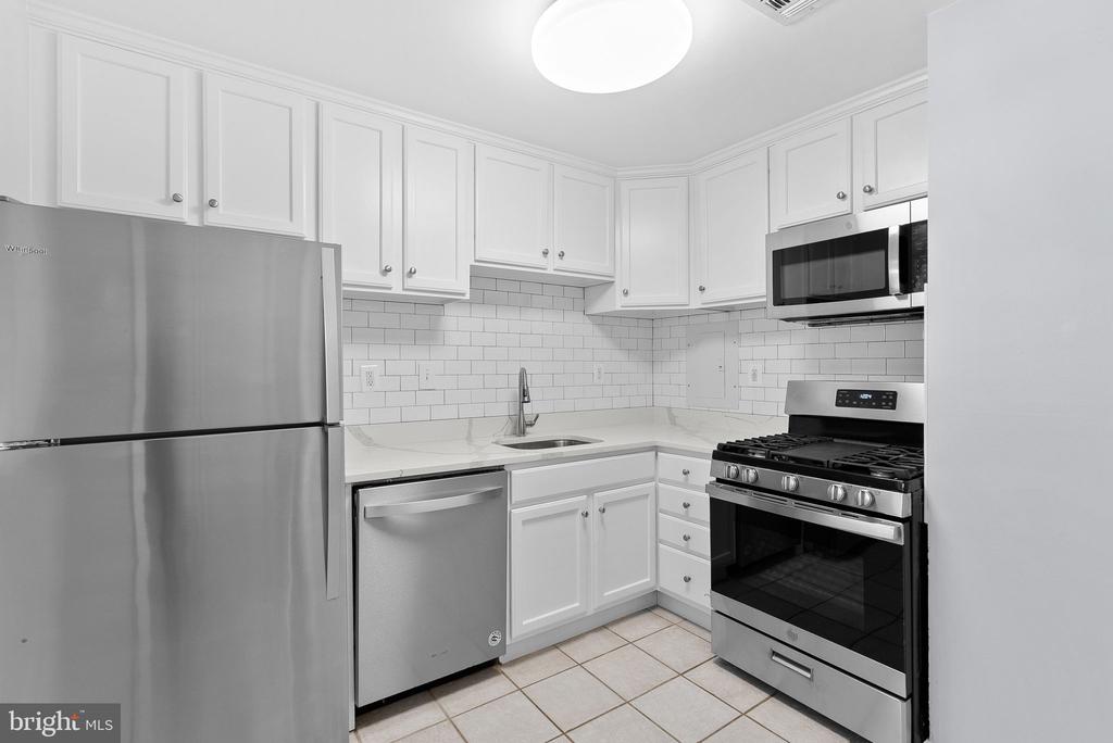 10570 MAIN STREET Unit: 408
