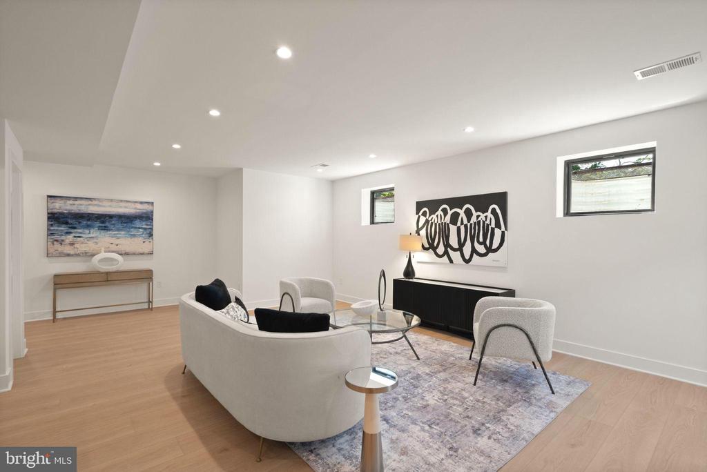 132 KINGSLEY ROAD SW