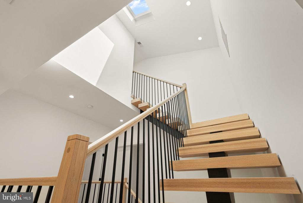 132 KINGSLEY ROAD SW