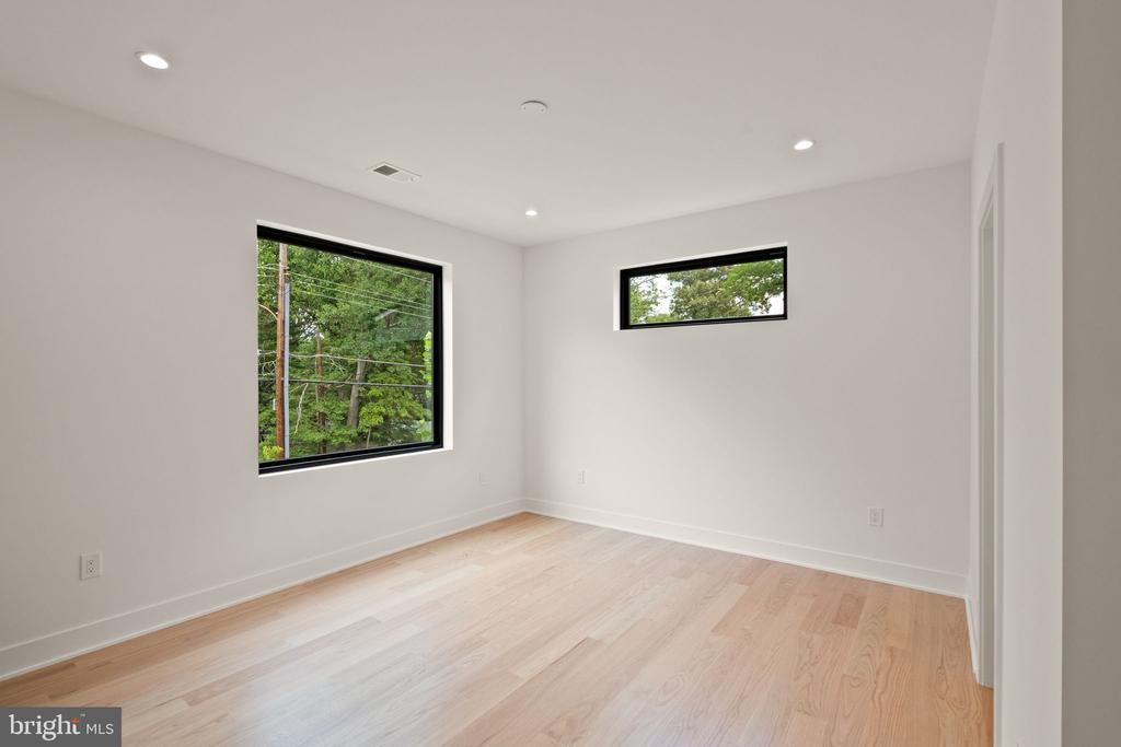 132 KINGSLEY ROAD SW