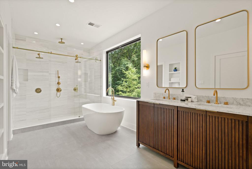 132 KINGSLEY ROAD SW