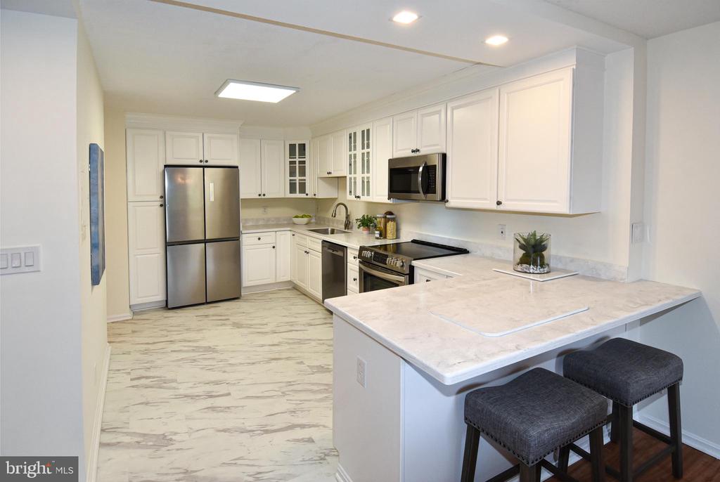 5903 MOUNT EAGLE DRIVE Unit: 516