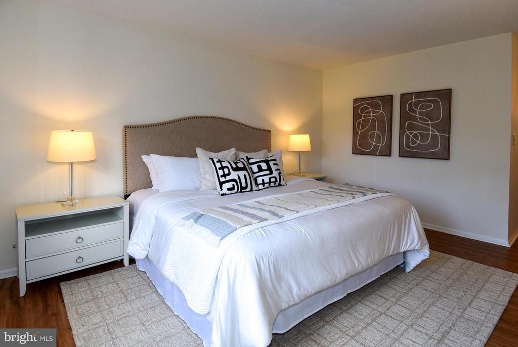 5903 MOUNT EAGLE DRIVE Unit: 516