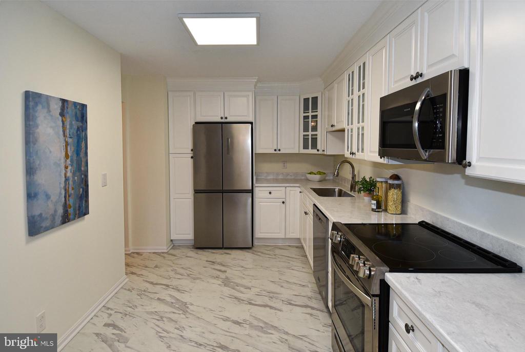 5903 MOUNT EAGLE DRIVE Unit: 516