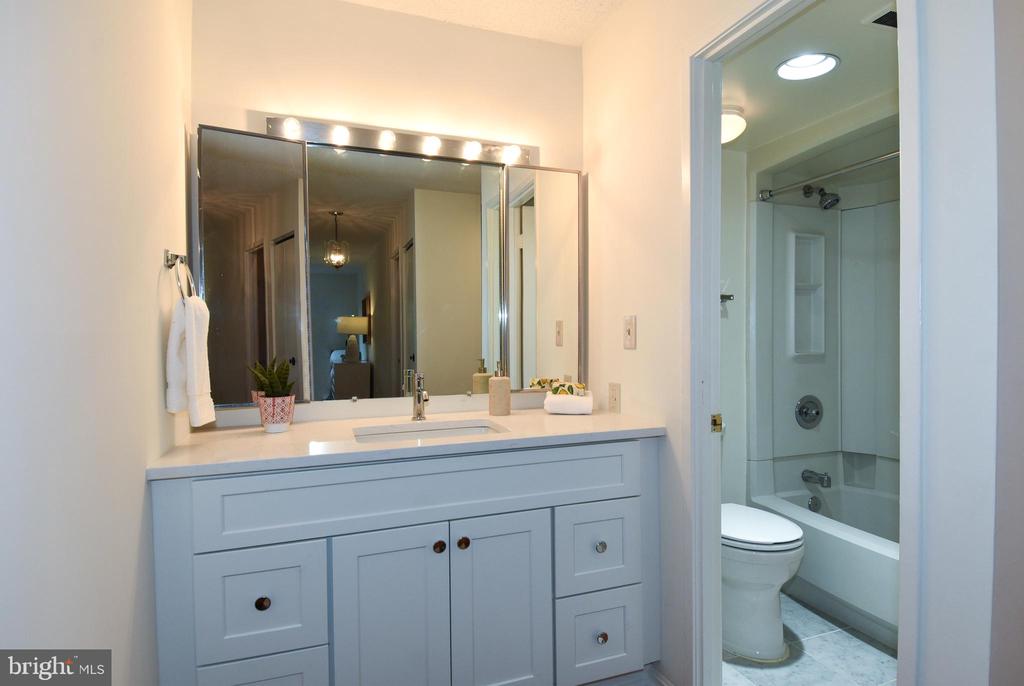 5903 MOUNT EAGLE DRIVE Unit: 516