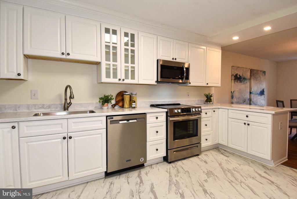5903 MOUNT EAGLE DRIVE Unit: 516