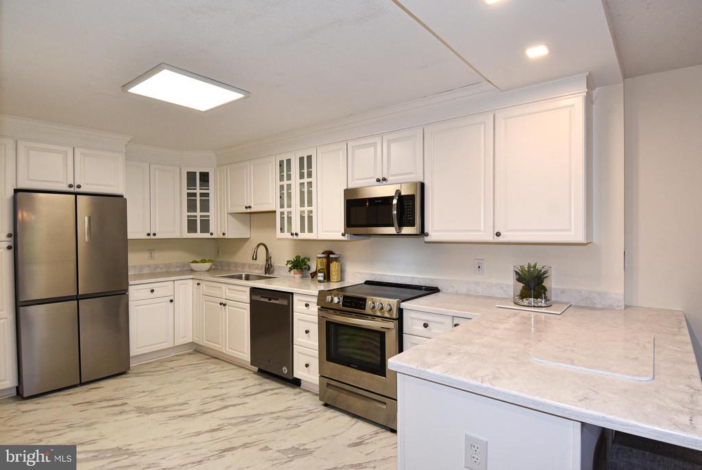 5903 MOUNT EAGLE DRIVE Unit: 516