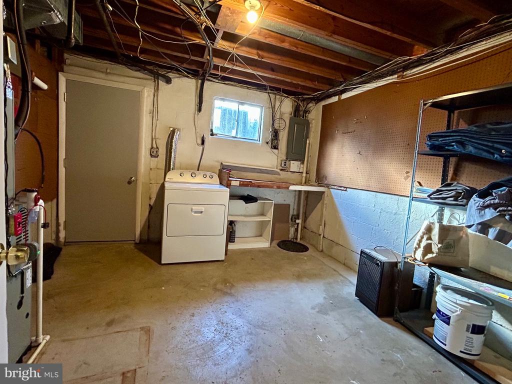 8418 MANASSAS CIRCLE