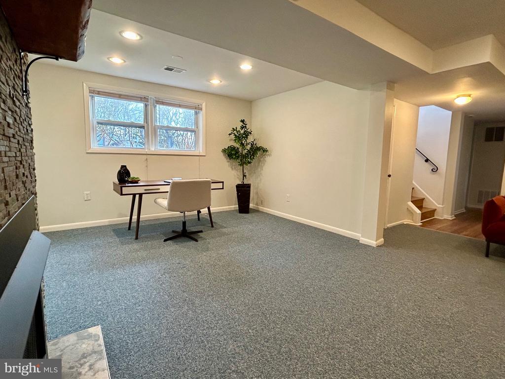 8418 MANASSAS CIRCLE