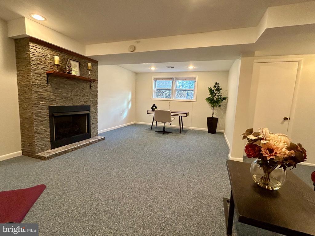 8418 MANASSAS CIRCLE