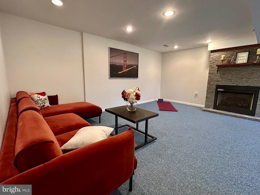 8418 MANASSAS CIRCLE