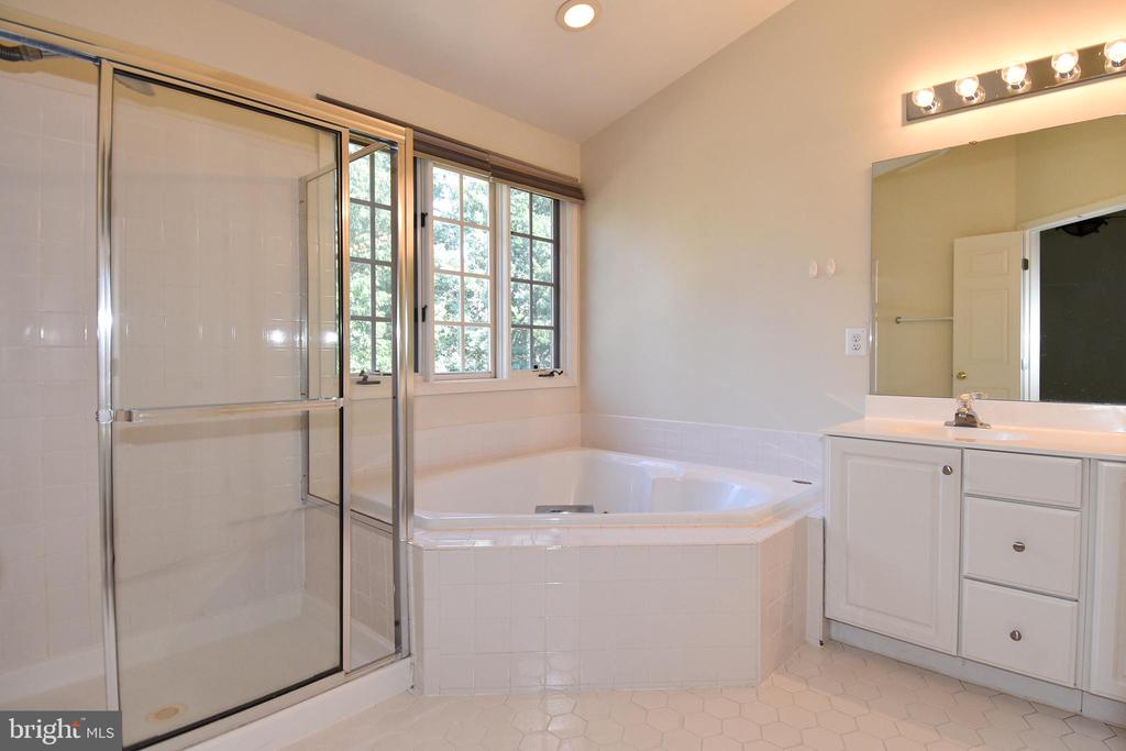 8520 HARVEST OAK DRIVE
