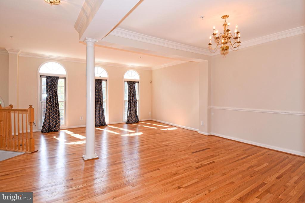 8520 HARVEST OAK DRIVE
