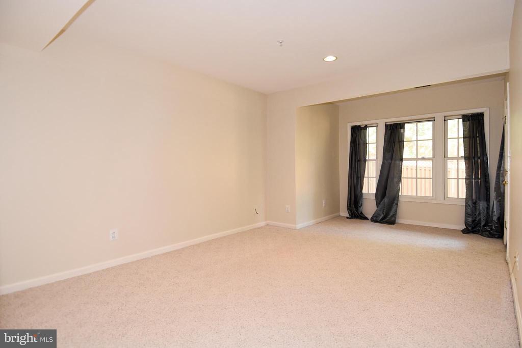 8520 HARVEST OAK DRIVE