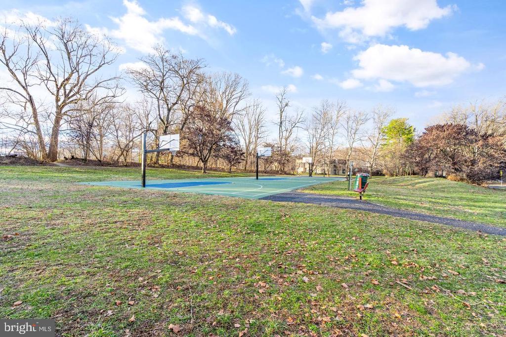3031 BORGE STREET Unit: 211