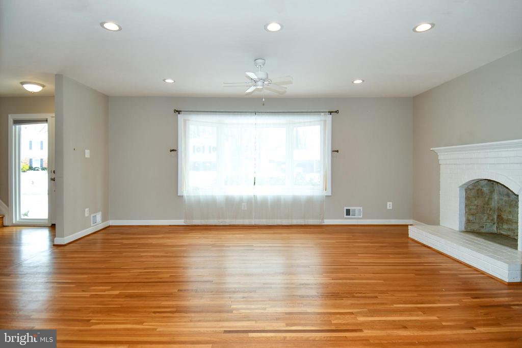 6610 GREENVIEW LANE