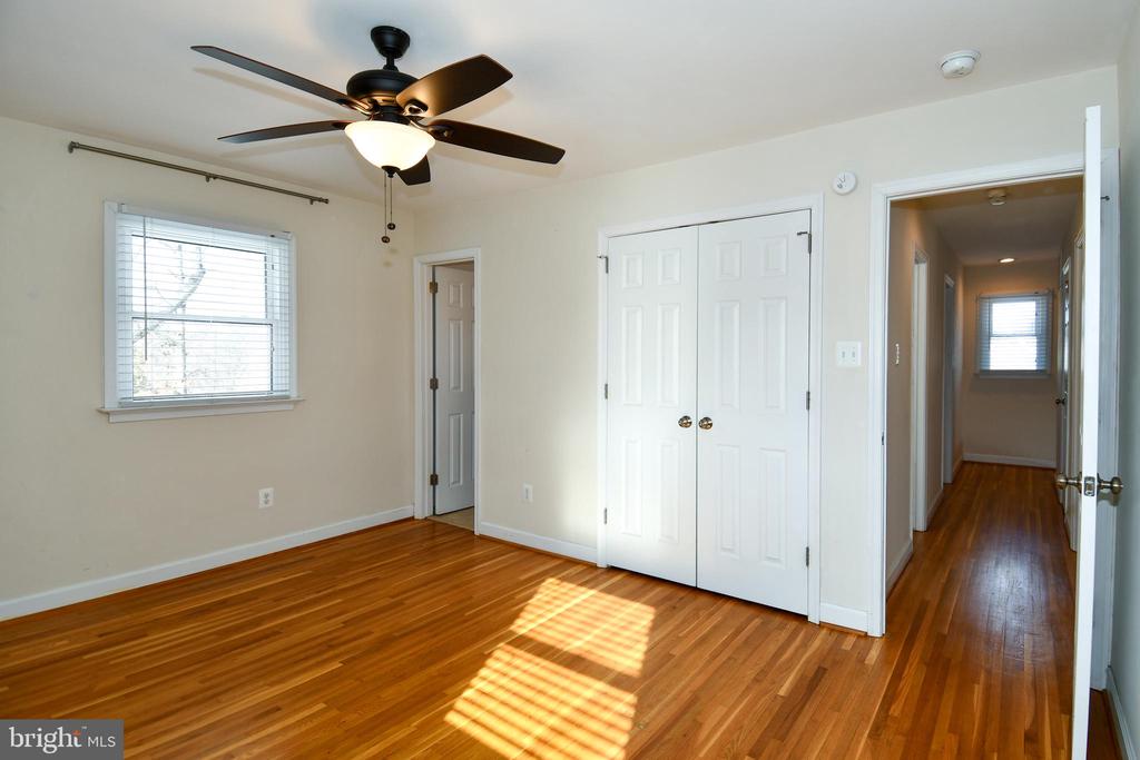 6610 GREENVIEW LANE