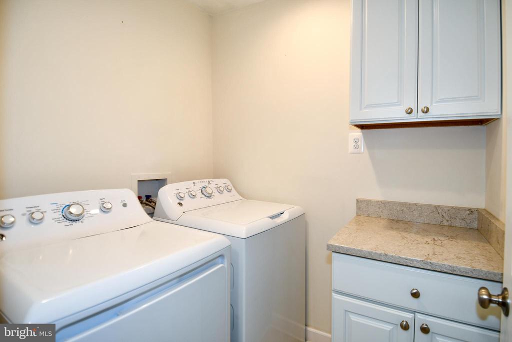 6610 GREENVIEW LANE