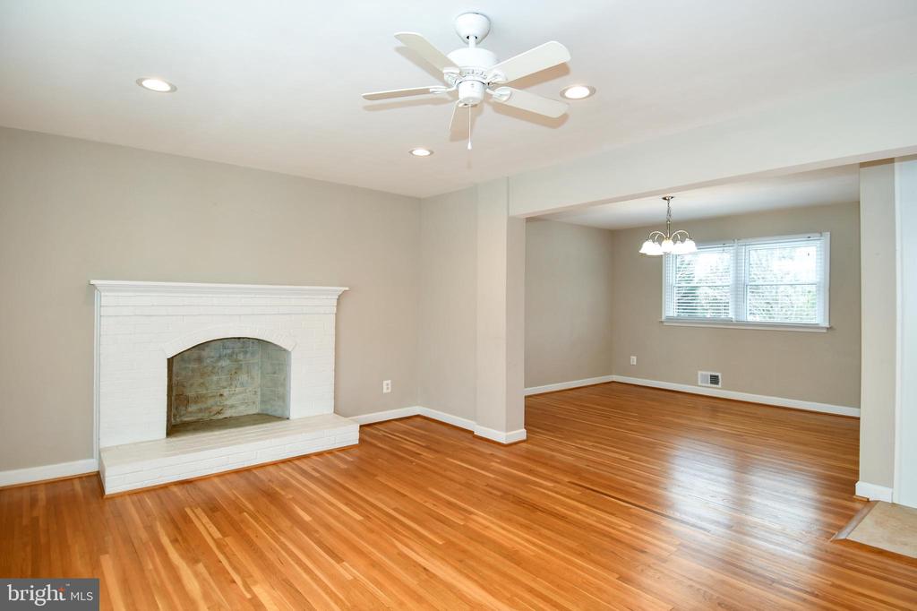 6610 GREENVIEW LANE