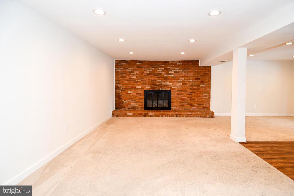 6610 GREENVIEW LANE