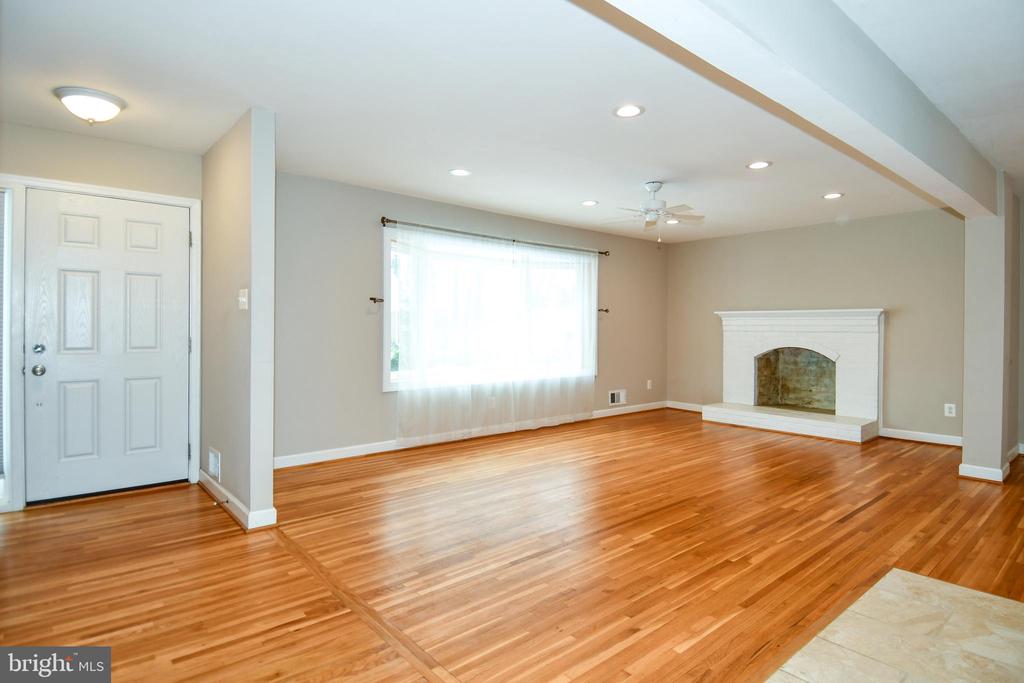 6610 GREENVIEW LANE